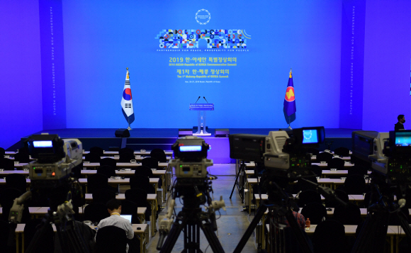 ‘2019 한-아세안 특별정상회의’를 하루 앞둔 24일 부산 해운대 벡스코에 미디어센터가 운영되고 있다. 2019. 11.24 도준석 기자pado@seoul.co.kr