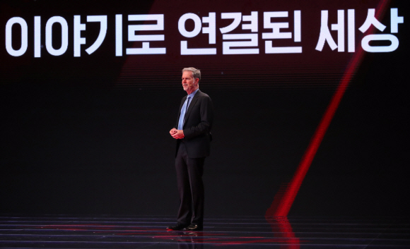 리드 헤이스팅스 넷플릭스 대표가 25일 부산 벡스코에서 열린 2019 한-아세안 문화혁신포럼에 참석해 기조연설을 하고 있다. 2019. 11.25 도준석 기자pado@seoul.co.kr