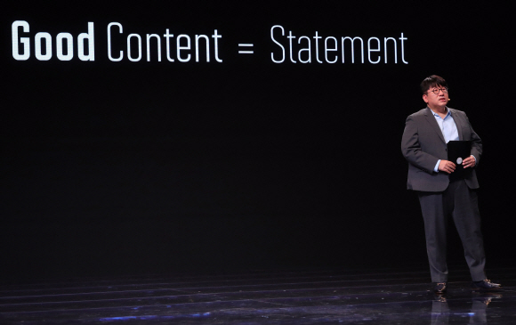 방시혁 빅히트 엔터테인먼트 대표가 25일 부산 벡스코에서 열린 2019 한-아세안 문화혁신포럼에 참석해 기조연설을 하고 있다. 2019. 11.25 도준석 기자pado@seoul.co.kr