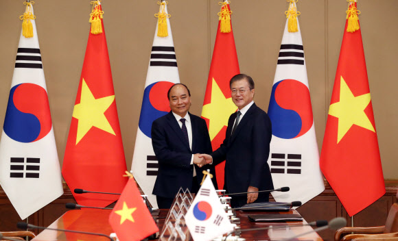 악수하는 한-베트남 정상