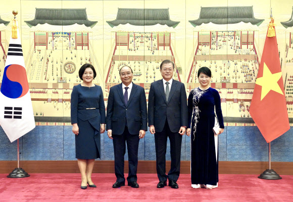 기념촬영 하는 한-베트남 정상 내외