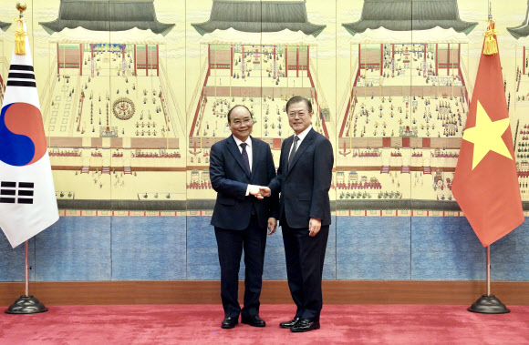 악수하는 한-베트남 정상