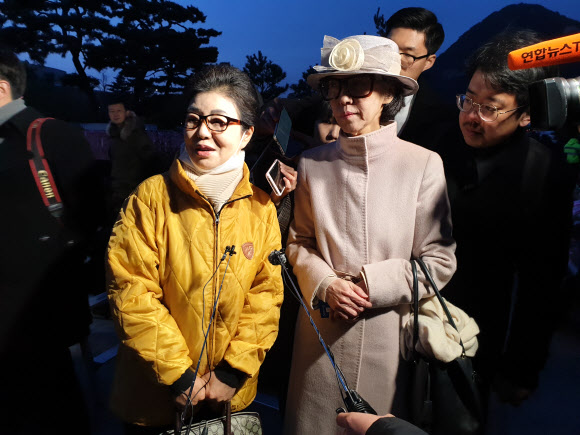 황교안 농성 천막 방문한 박근령 전 육영재단 이사장