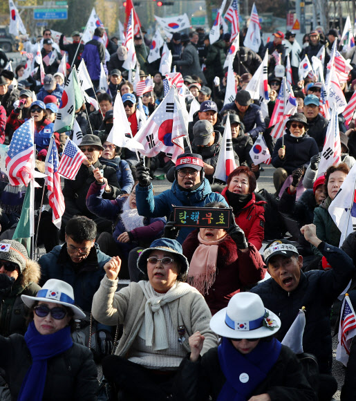 박근혜 전 대통령 석방 촉구하는 지지자들