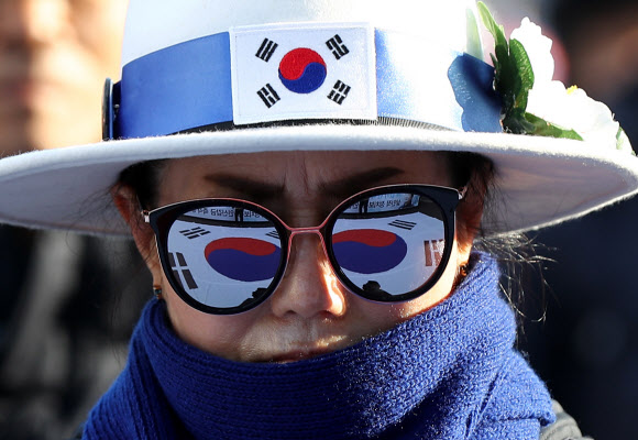 태극기 집회 참가 눈에 비친 태극기