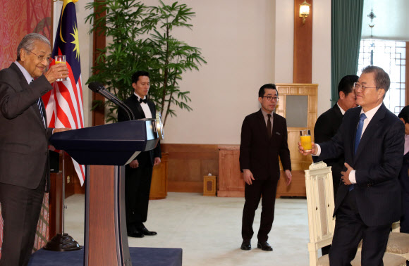 건배제의 하는 말레이시아 총리