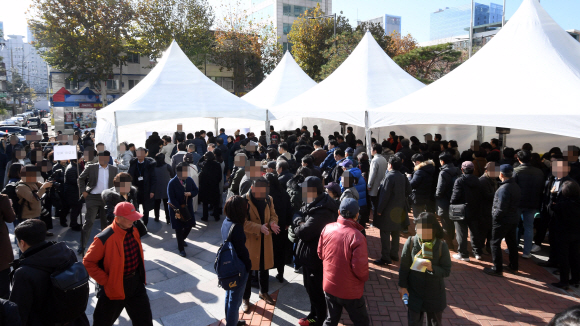 28일 서울 용산구 천복궁교회에서 열린 한남3구역 재개발조합 정기총회에 조합원들이  참석 하고 있다. 2019. 11.28 박윤슬 기자 seul@seoul.co.kr