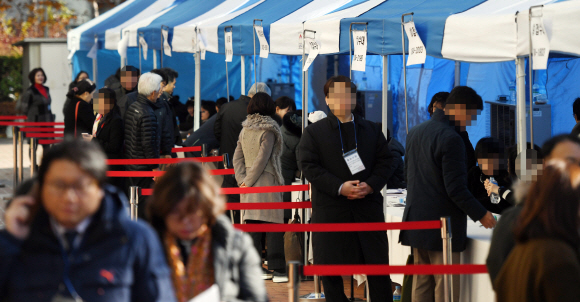 28일 서울 용산구 천복궁교회에서 열린 한남3구역 재개발조합 정기총회에 조합원들이  참석 하고 있다. 2019. 11.28 박윤슬 기자 seul@seoul.co.kr