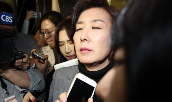 대답 없는 나경원 원내대표