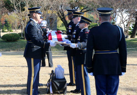 참전용사 유해 안장식