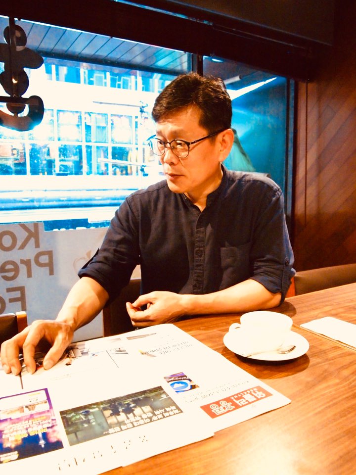 이종석 코차이나 F&B 대표 겸 홍콩한인회 문화담당 이사가 침사추이 지역의 한 빌딩 안에 위치한 자신의 한식당에서 홍콩 시위 사태에 대한 자신의 생각을 밝히고 있다.