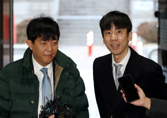 질문받는 이재웅-박재욱