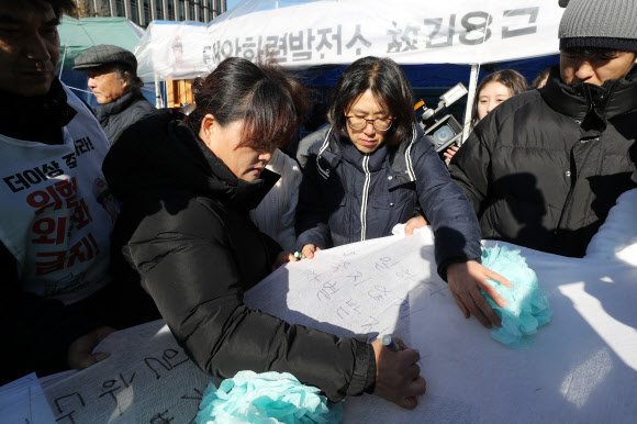 고 김용균 어머니 “일하다 죽지않게, 차별받지 않게”