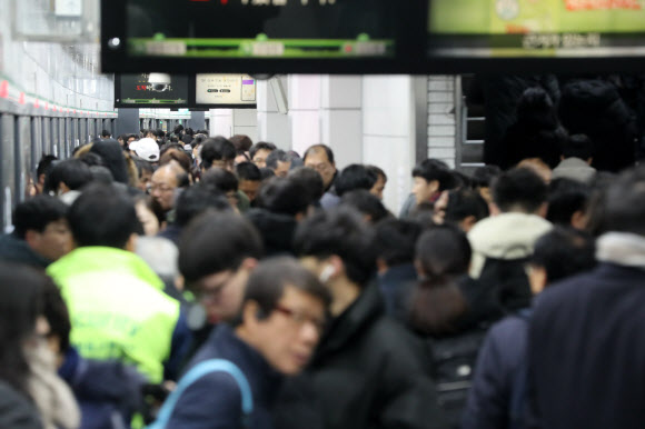 2호선 탈선사고, 붐비는 신도림역