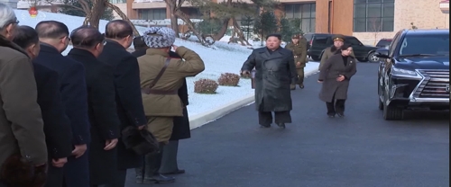 김정은 전용차로 추정되는 렉서스 SUV