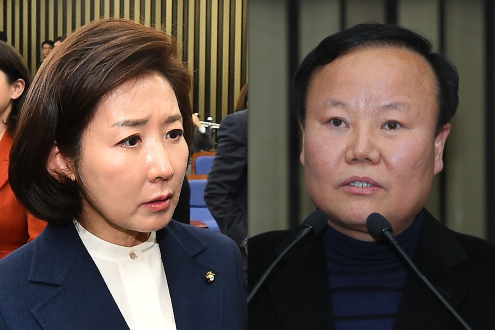 나경원 자유한국당 전임 원내대표가 9일 새롭게 선출된 새 원내지도부의 심재철 원내대표와 김재원 정책위의장에게 축하 인사를 건네고 있다. 오른쪽은 정견발표 하는 김재원 의원. 2019.12.9  서울신문