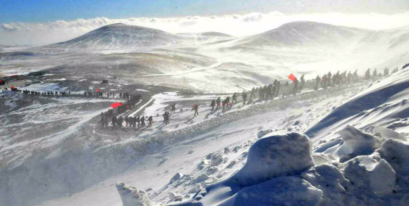 북한 노동당 기관지 노동신문은 11일 전국 당 선전일꾼 백두산지구 혁명전적지답사 행군대가 지난 10일 혁명의 성산 백두산을 답사했다고 보도했다. 신문은 “백두산지구 혁명전적지 답사를 통한 혁명정신 무장사업에서 다시 한번 된바람을 일으키자”라고 강조했다. 평양 노동신문/뉴스1