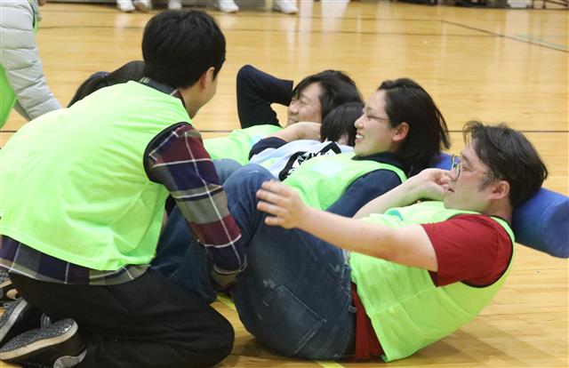 경북청년 대 난장판 ‘합동 윗몸 일으키기’