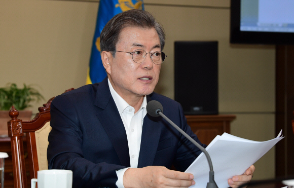 문재인 대통령이 16일 오후 청와대에서 열린 수석· 보좌관 회의에서 모두발언을 하고 있다. 2019.12.16  도준석 기자pado@seoul.co.kr