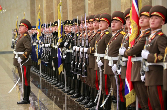 금수산태양궁전의 의장대