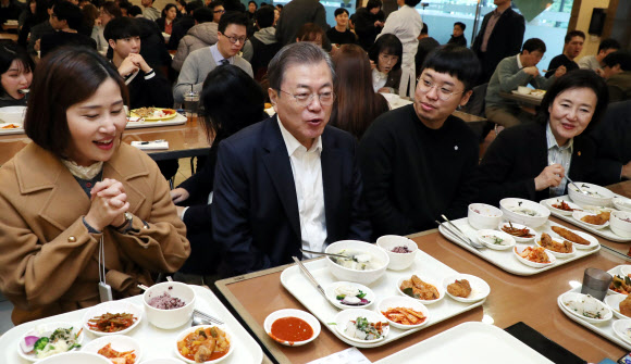 문 대통령, 직장인들과 점심