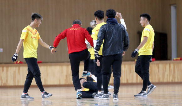 박항서 감독 ‘선수들과 함께 호흡’