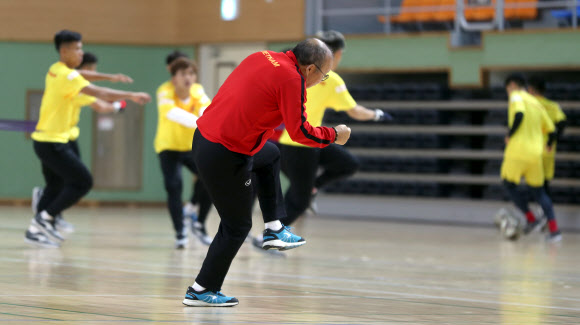 박항서 감독 ‘선수들과 함께 호흡’