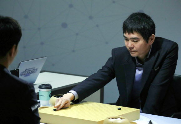 흑돌 2점, ‘치수고치기’