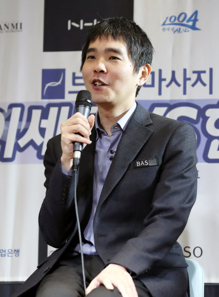 이세돌, AI 한돌에 92수만에 불계승