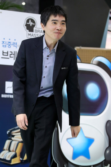 이세돌, AI 한돌에 승리 인사