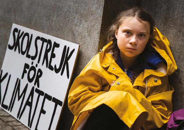 스웨덴 10대 환경운동가 그레타 툰베리는 과학적 배경이 없음에도 ‘기후변화 인식 촉진자’라는 평가를 받아 네이처 올해의 인물로 선정됐다.  네이처 제공