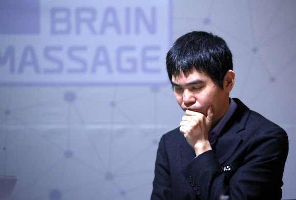 초반부터 AI와의 치열한 싸움