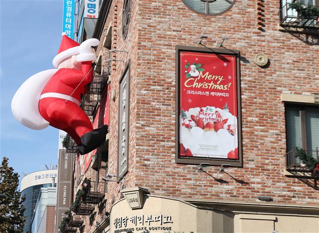 성탄절 앞두고 미리 찾은 산타(?)