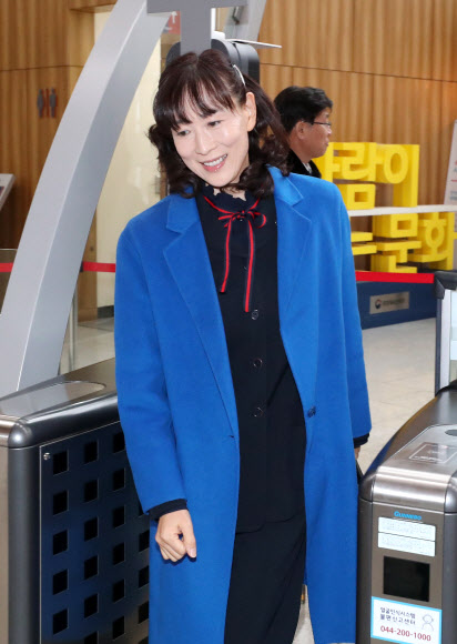 세종청사로 출근하는 최윤희 2차관