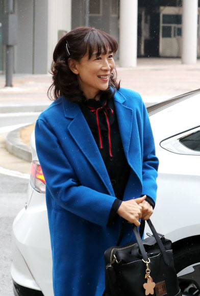 첫 출근하는 최윤희 2차관