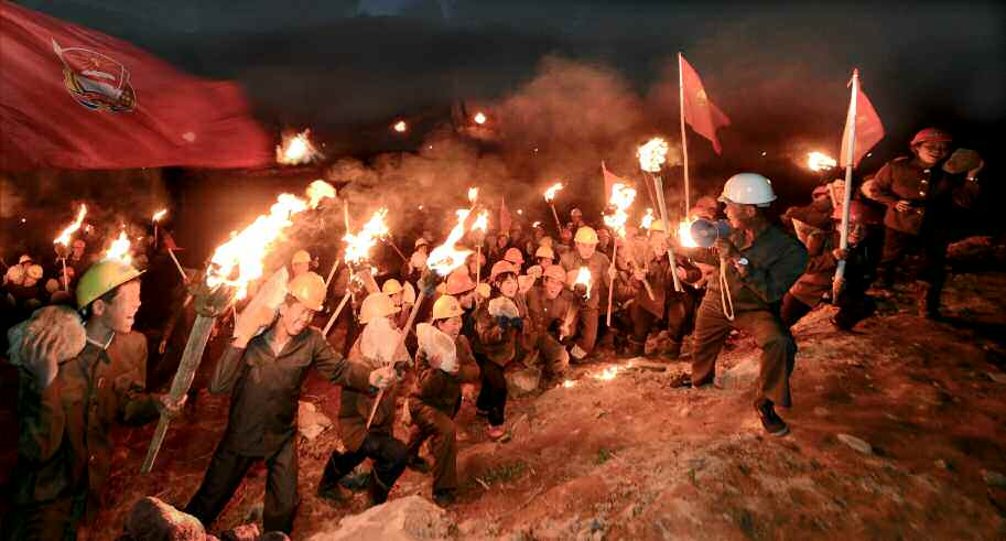 北 삼지연시 건설자들에…“백두대지에 새긴 애국충정”