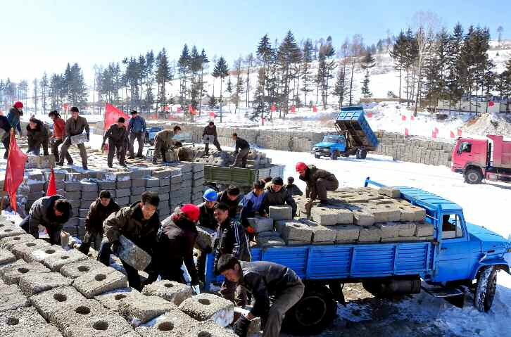 北 “삼지연시 건설자들, 자력갱생 위력으로 기적 창조”