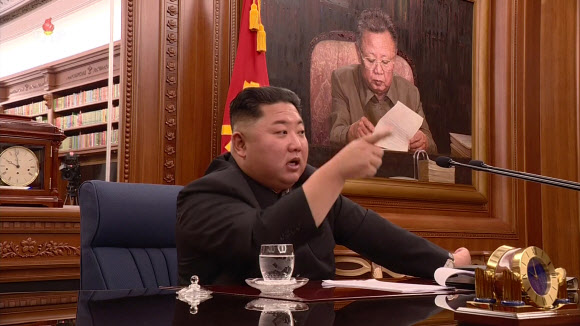 김정은 북한 국무위원장, 당 중앙군사위원회 확대회의 주재