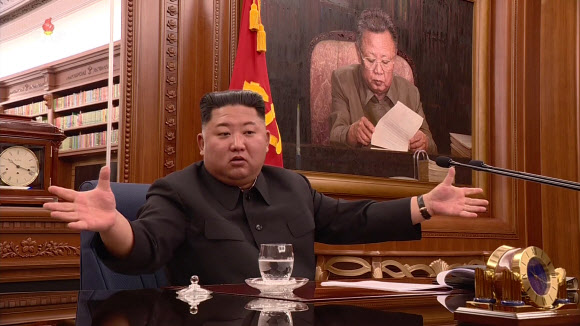 김정은 북한 국무위원장, 당 중앙군사위원회 확대회의 주재