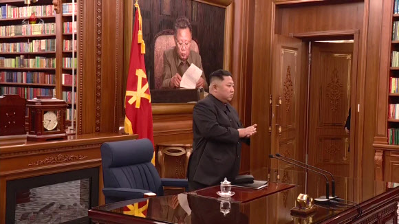 김정은 북한 국무위원장, 당 중앙군사위원회 확대회의 주재