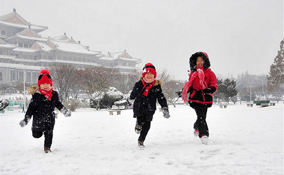 평양거리 뛰논느 아이들