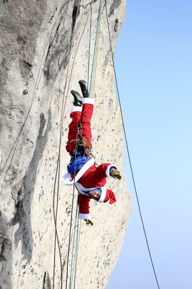 힘든 길이라도 산타는 찾아갑니다!