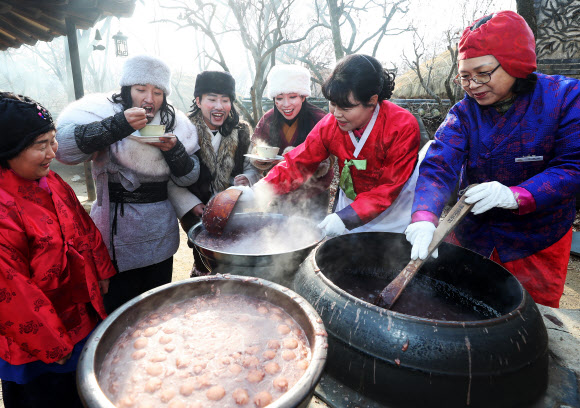 ‘동지 팥죽 만들어요’