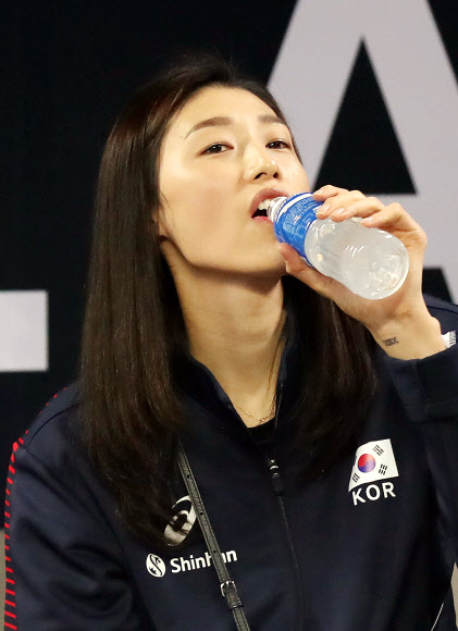 음료수 마시는 김연경