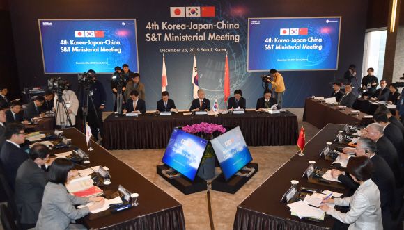 26일 서울 프라자호텔에서 한중일 과학기술장관회의가 열리고 있다. 2019.12.26 박지환기자 popocar@seoul.co.kr