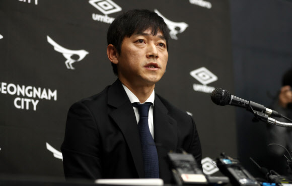 각오 밝히는 김남일 성남FC 신임 감독