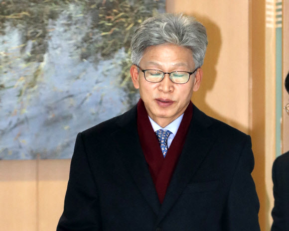 울산시청 집무실 나서는 송병기 부시장