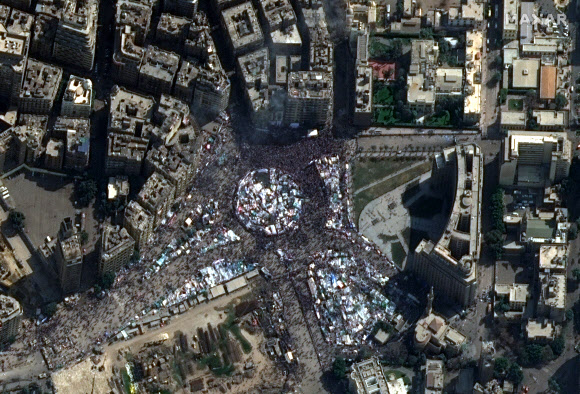 2011년 이집트 ‘아랍의 봄’ 시위로 수도 카이로의 타흐리르 광장이 가득찬 모습. 