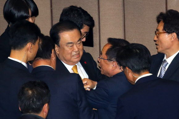 곤혹스러운 문희상 의장