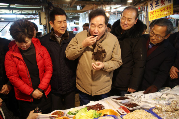 포항 흥해 전통시장 방문한 이낙연 총리